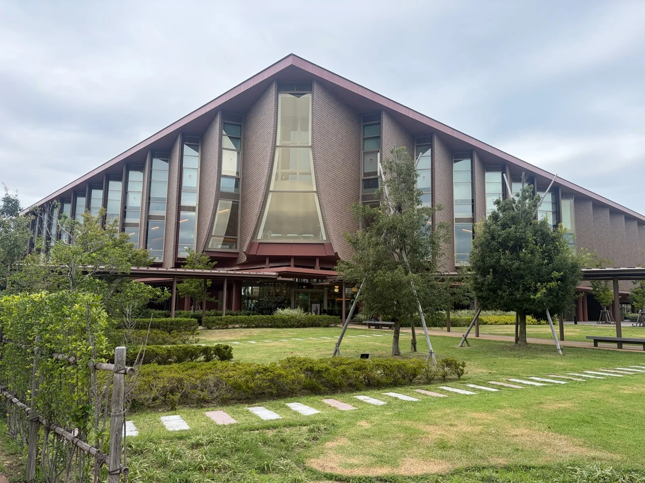 金沢で一番気に入った場所は、石川県立図書館だったの写真