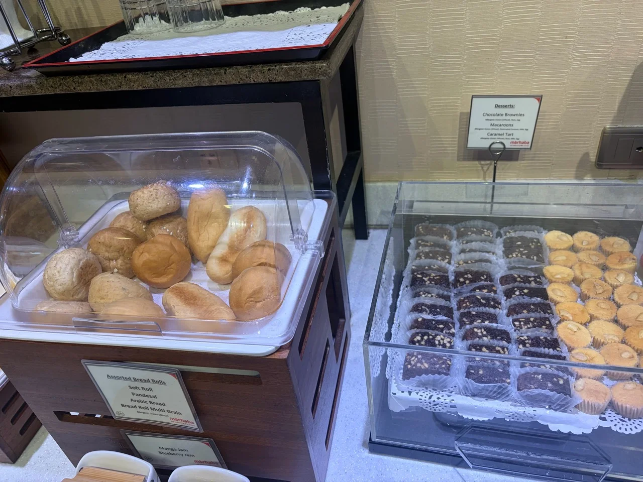 Marhaba Loungeのパンとデザート