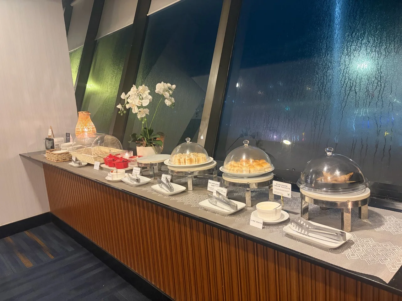 PAGSS Premium Loungeのパンとデザート