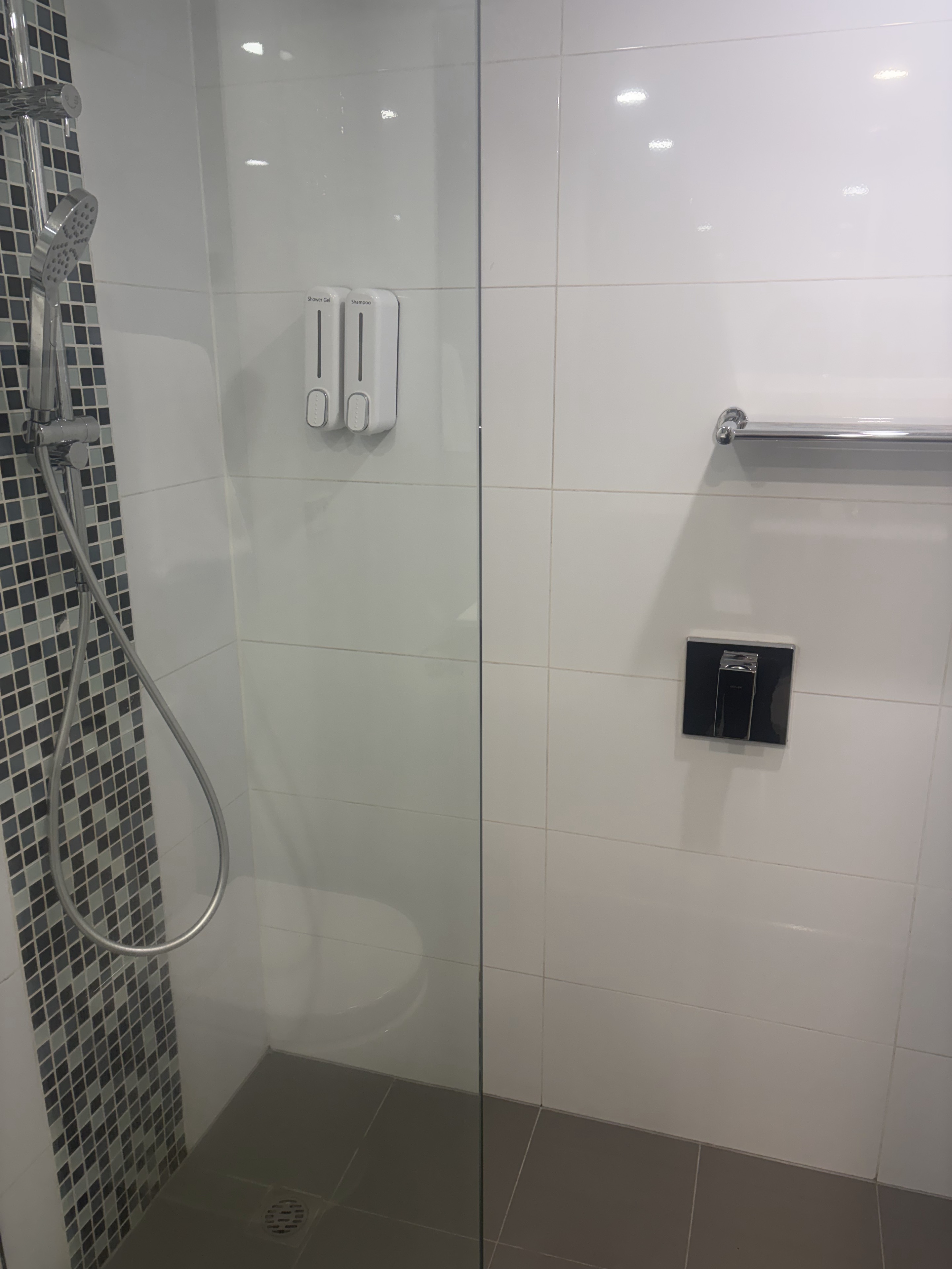 Gateway Hotelの客室シャワー