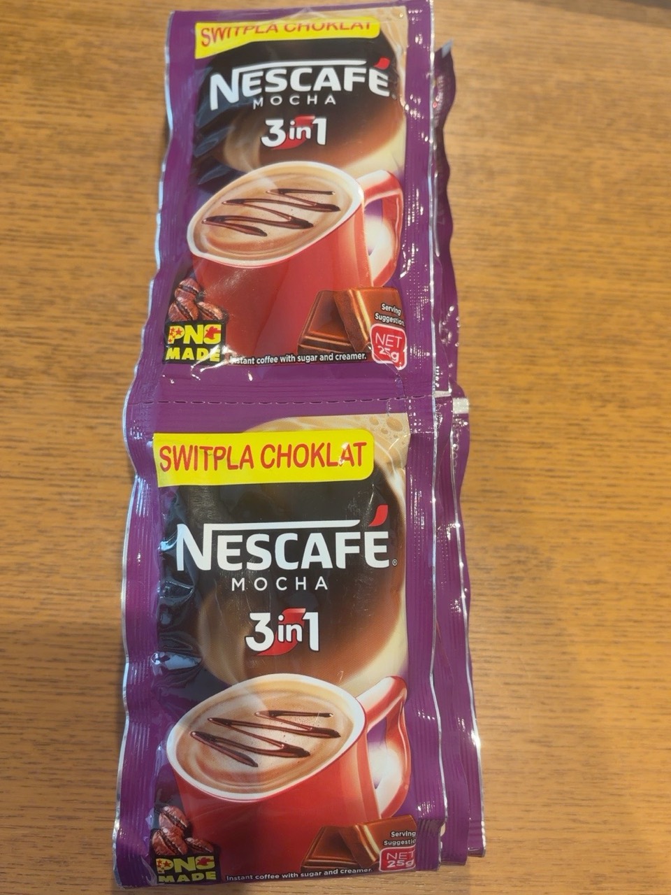 PNG MADEと書かれたNESCAFÉ MOCHA 3in1